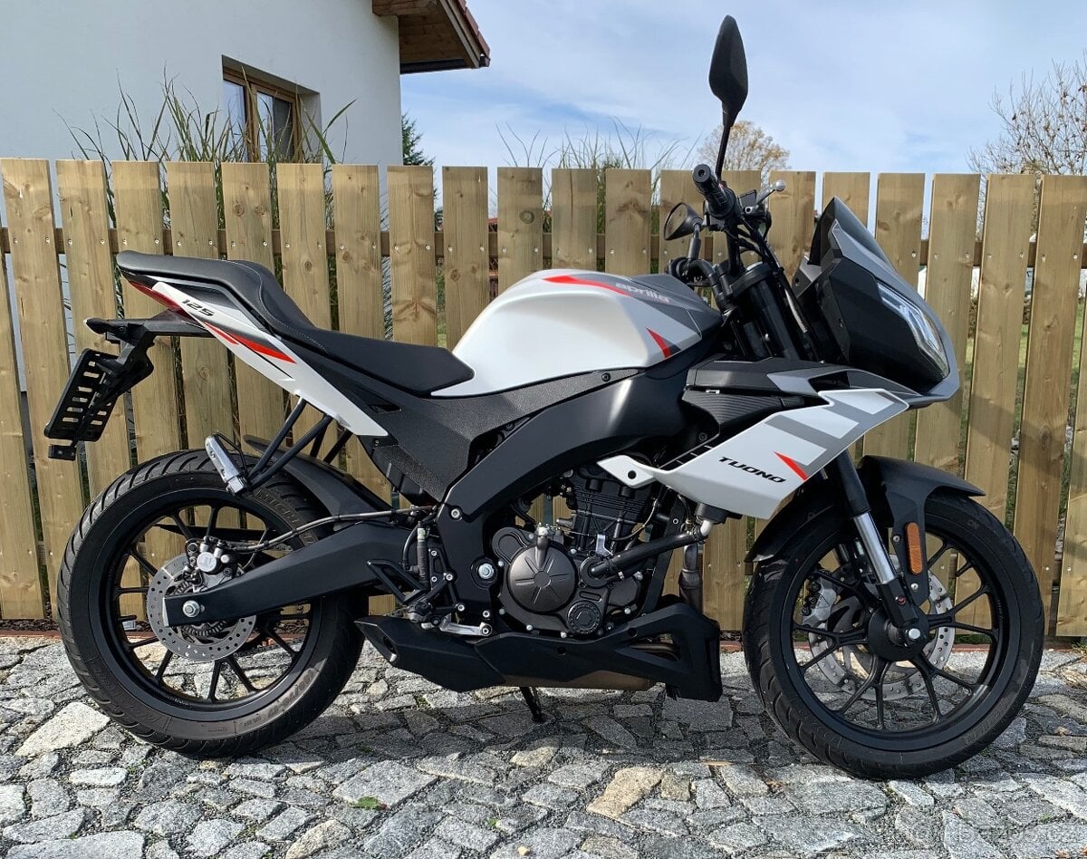Aprilia tuono 125