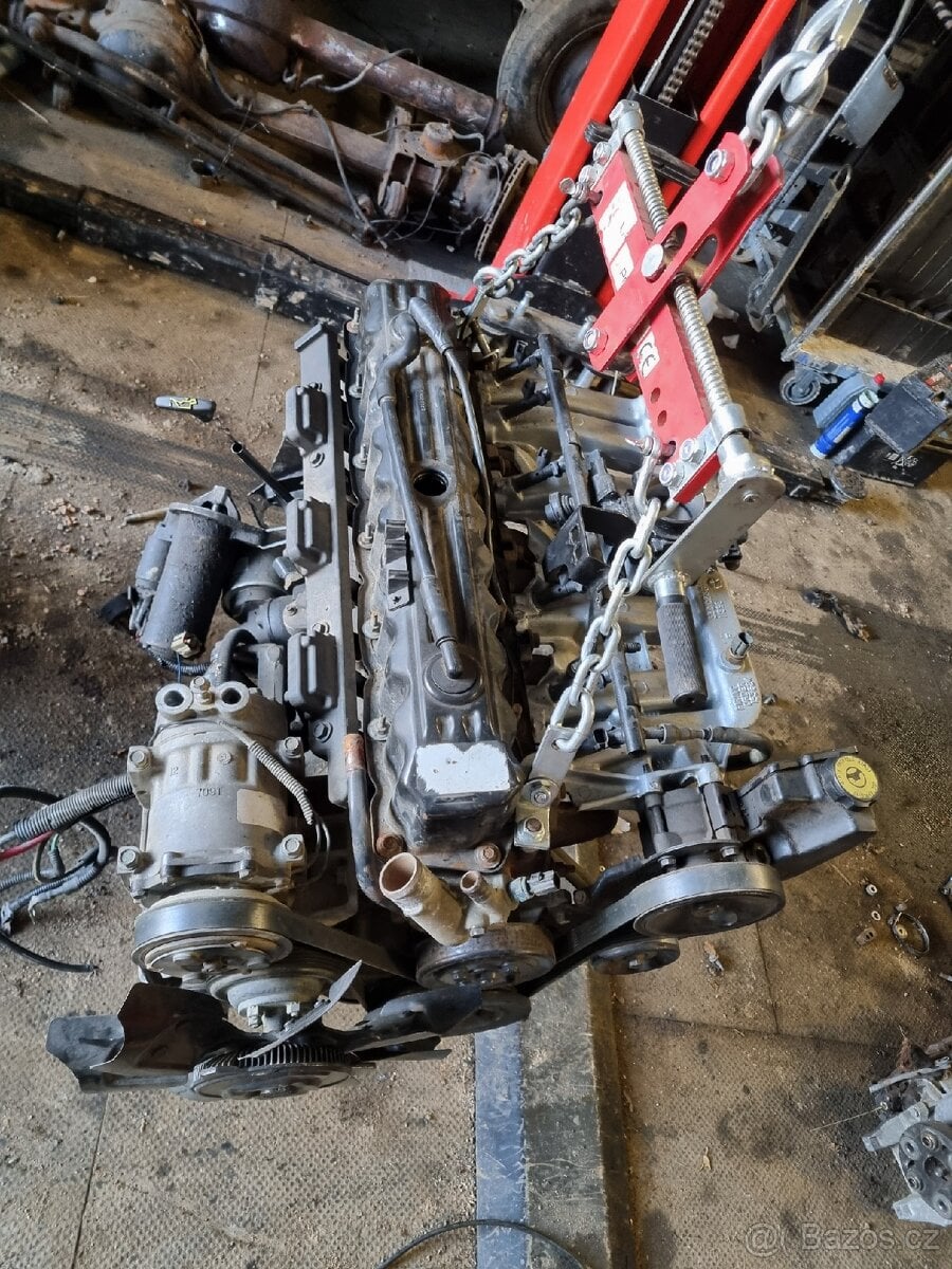Prodam motor jeep 4.0 XJ