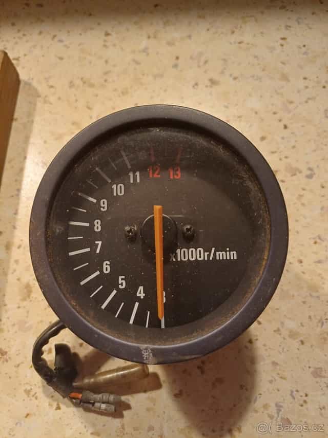Otáčkoměr Suzuki RG 250