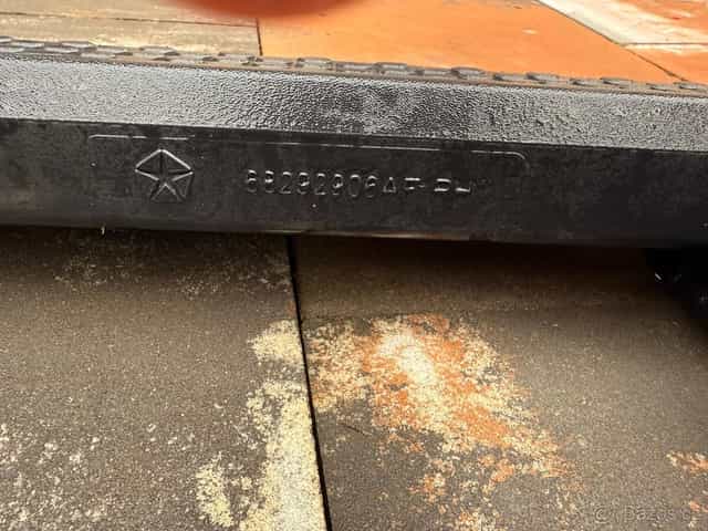 Boční schůdek Jeep