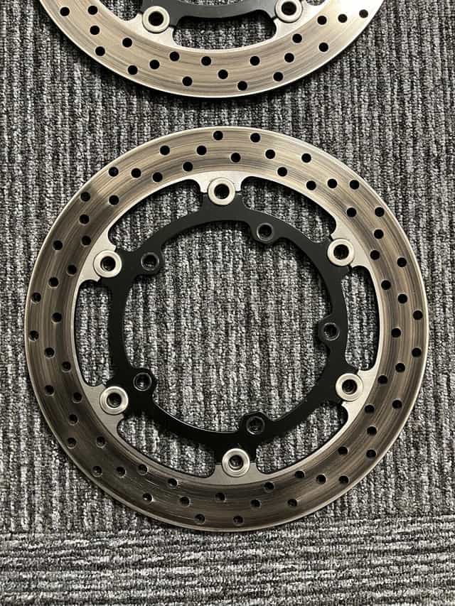MT-09 přední brzdové kotouče