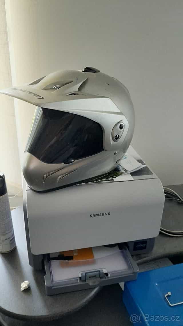 Přilba na enduro nebo čtyřkolku