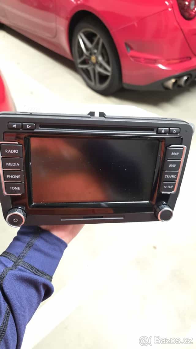 VW Amarok originální rádio / navigace GPS na náhradní díly