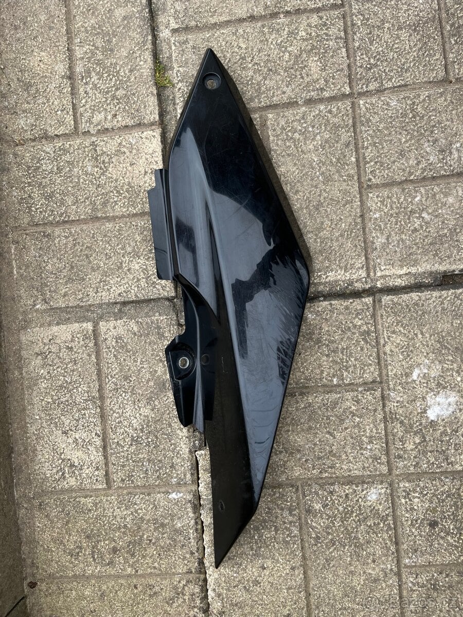 Yamaha wr 125 X/R pravý zadní plast
