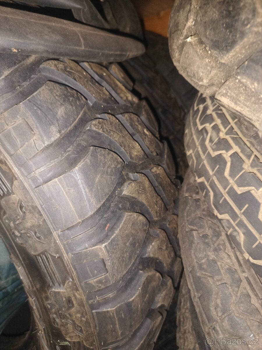 Pneu gladiátor 245/70 R16