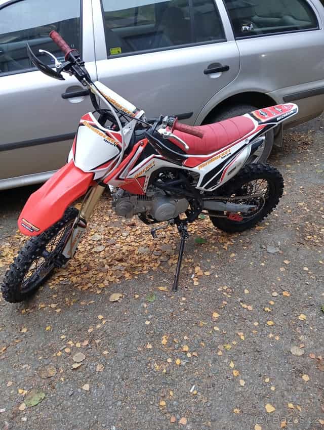 Pitbike minirocket s motorem stomp 140 s ostrou vačkou