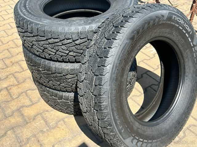 Jeep Wrangler - Pneu Nokian Hakkapeliitta LT 245/75x17