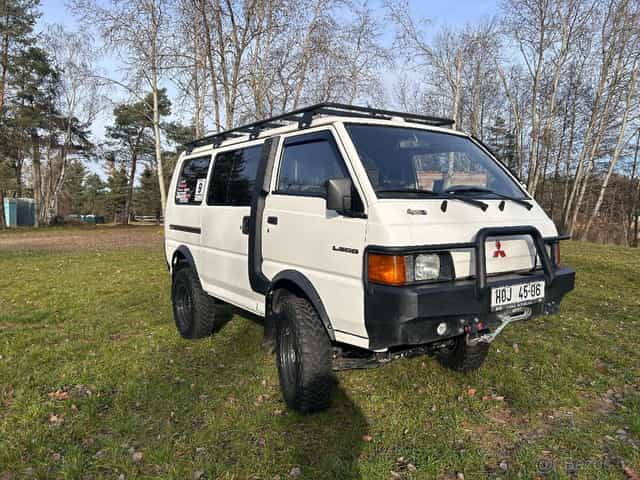 Mitsubishi L300