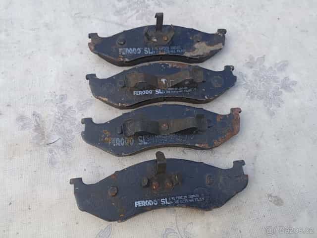 sada předních brzdových desek pro jeep kia