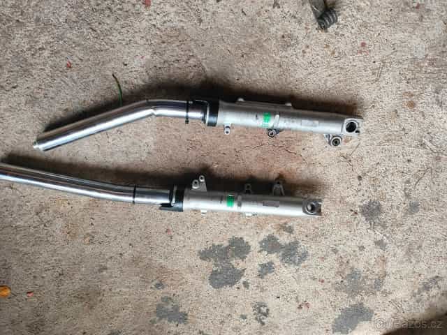 Prodám bourané přední vidlice na Honda VFR 800 VTEC
