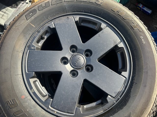 5x127 R18 originál alu disky s pneu Jeep Wrangler NOVÉ