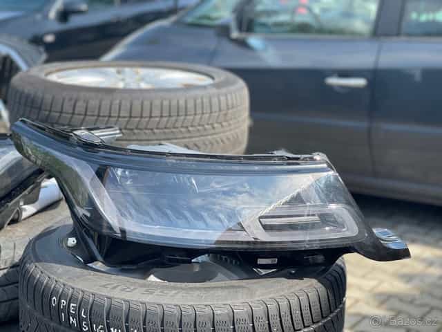 Range Rover Sport 2018 přední led svetla.