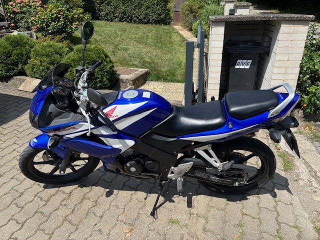Honda CBR 125R r.v. 2007, 9 860 km, 1. majitel