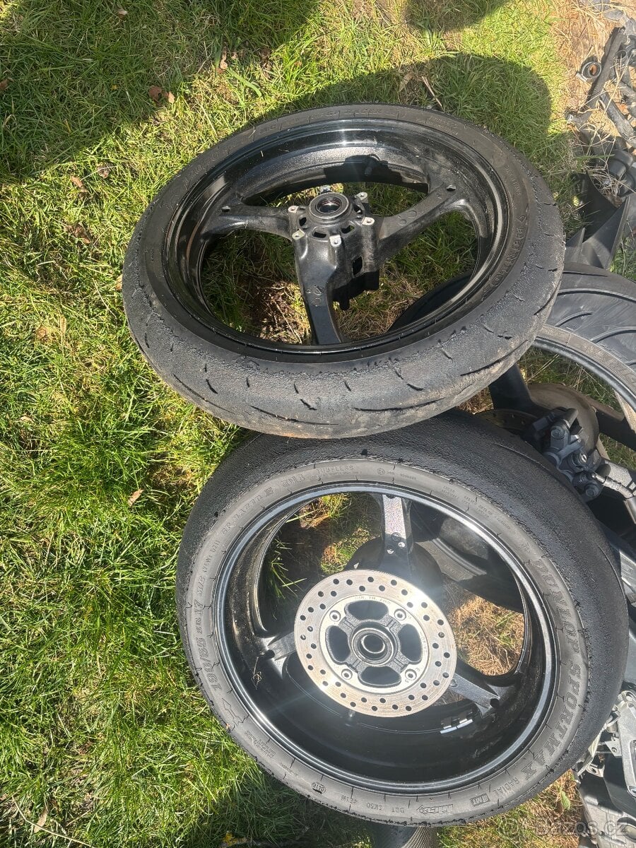 Predni a zadni kolo na Honda CBR 1000RR Fireblade 04-07 SC57