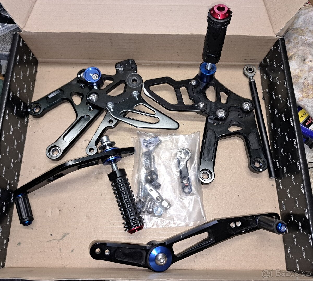 Yamaha R6 přepákovaní,stupačky