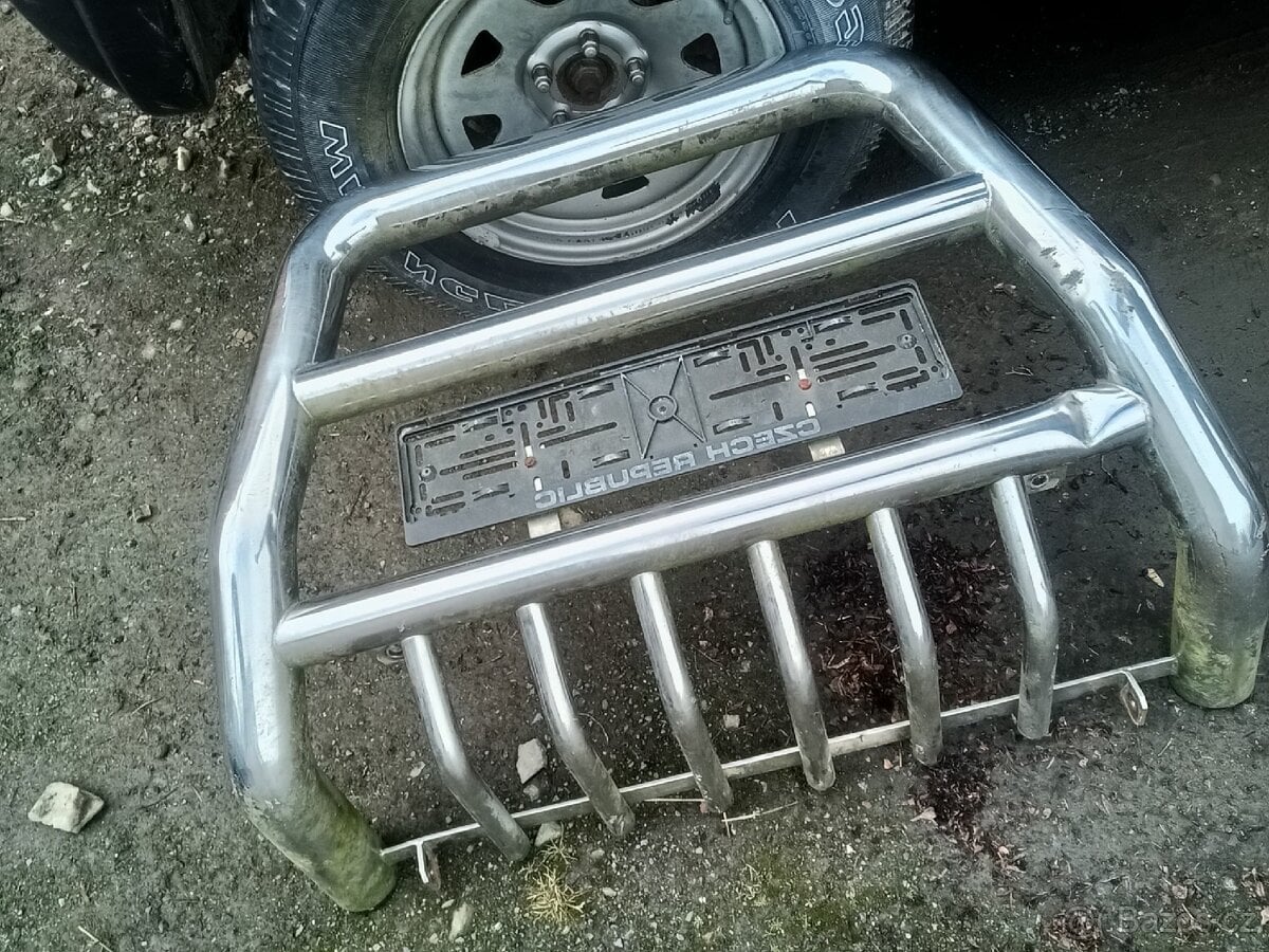 Pevnostní nárazník z Jeep Cherokee / Liberty KJ