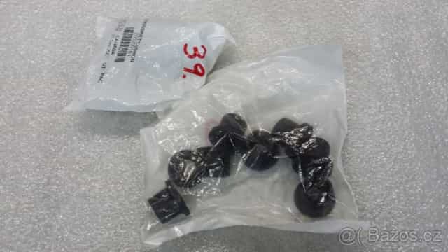 Kluzná ložiska předních ramen Can-Am Outlander