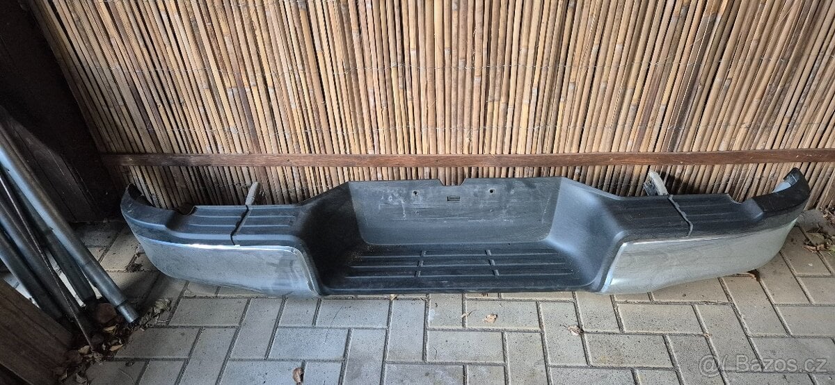 Zadní nárazník Toyota Hilux 2022