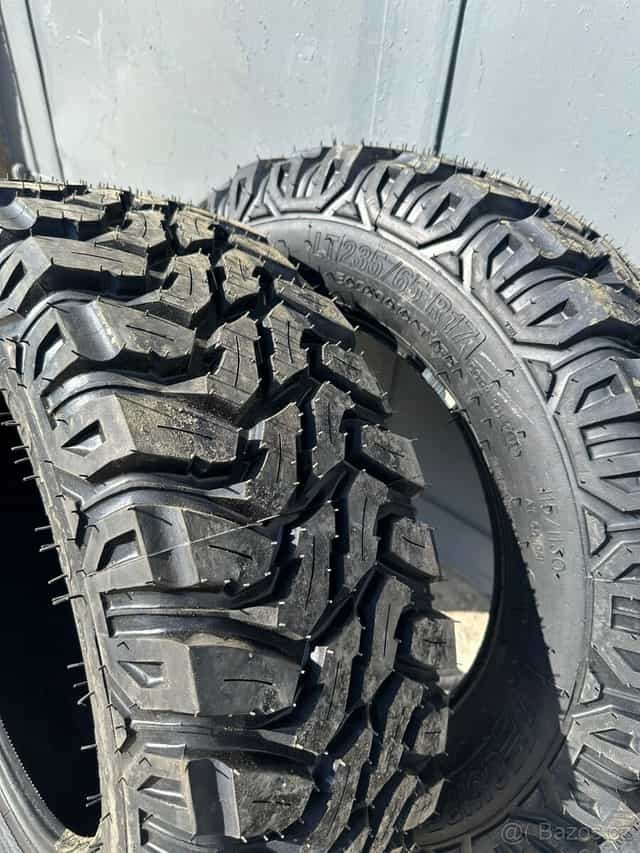 Prodám 2x pneu Viper Equipe 235/65r17