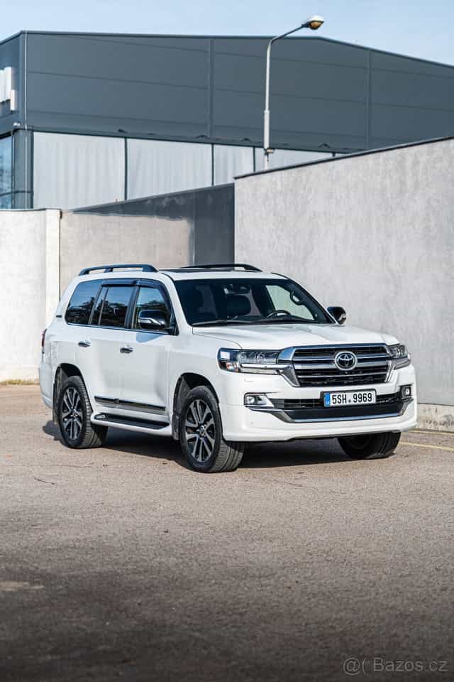 Toyota Land Cruiser 4.5 L V8 Executive Lounge