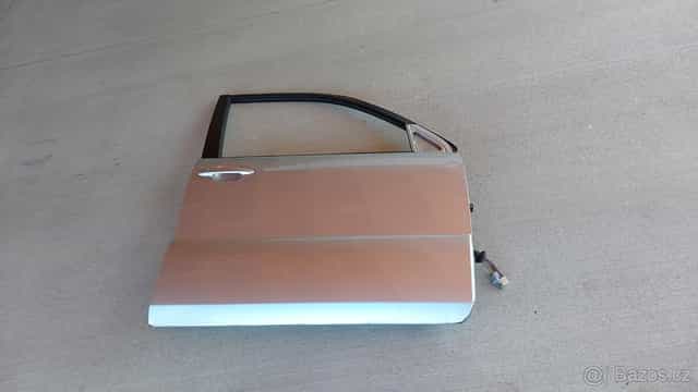 Toyota LC 120 – Dveře pravé přední 5dv stříbrné