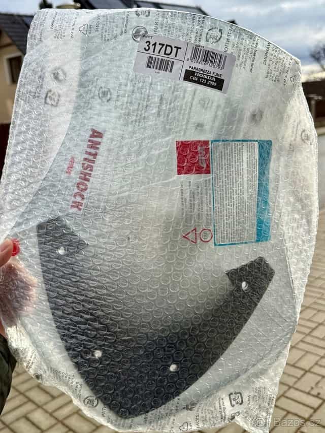 Plexisklo Givi 33x44,3cm bez držáků, Honda CBF125 2009-2014