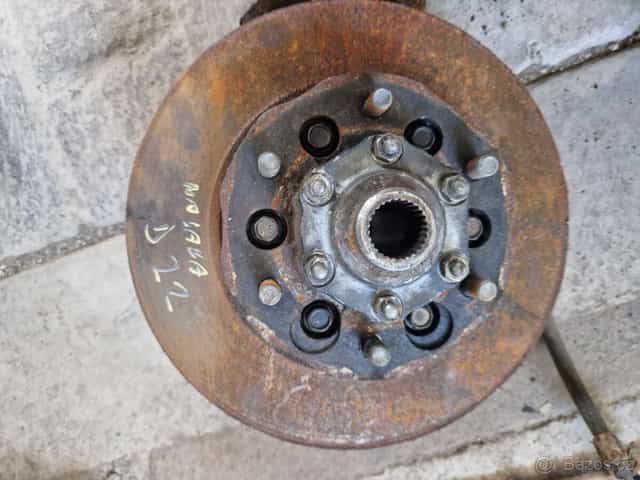 Nissan Navara D22 - náboj