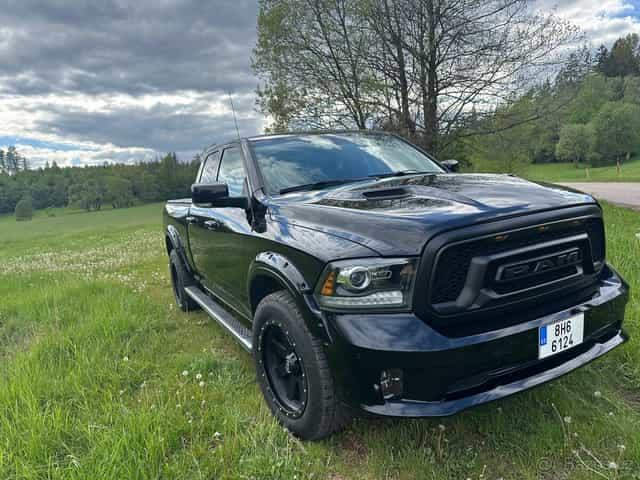 Dodge RAM 1500 Sport 5.7 HEMI 4x4