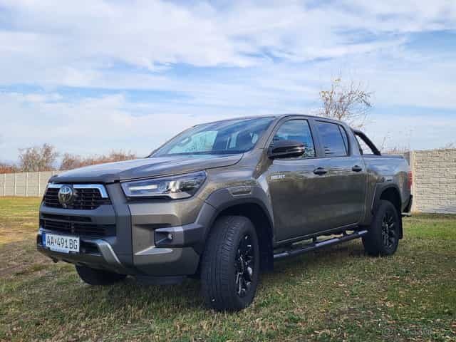 Toyota Hilux 2.8 D-4D Invincible 4x4 A/T, odpočet DPH