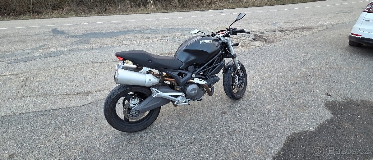Ducati Monster 696