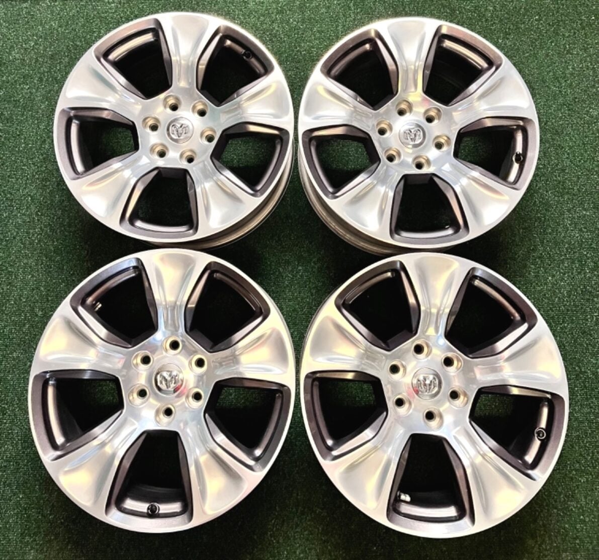 6x139.7 Orig. Dodge RAM 1500 5. Generace - senzory tlaku