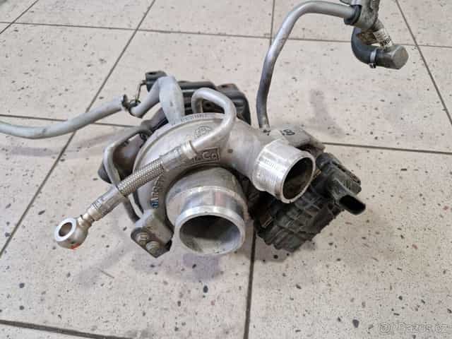 Range Rover 4.4 TDV8 pravé primární turbodmychadlo