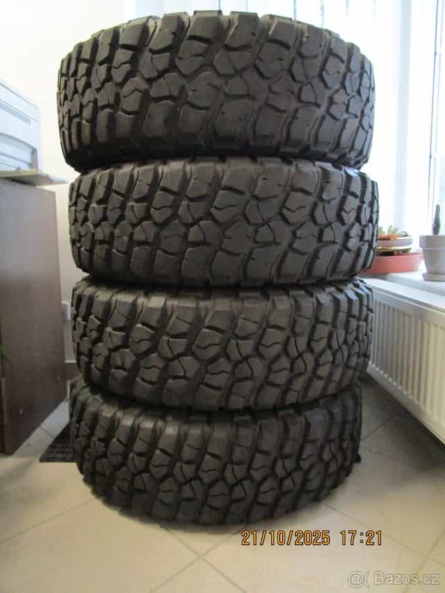 Prodám použité pneu Jeep Wrangler, 255/75 R17.