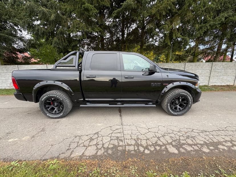 Dodge RAM 5.7 hemi rok 2018 verze Sport