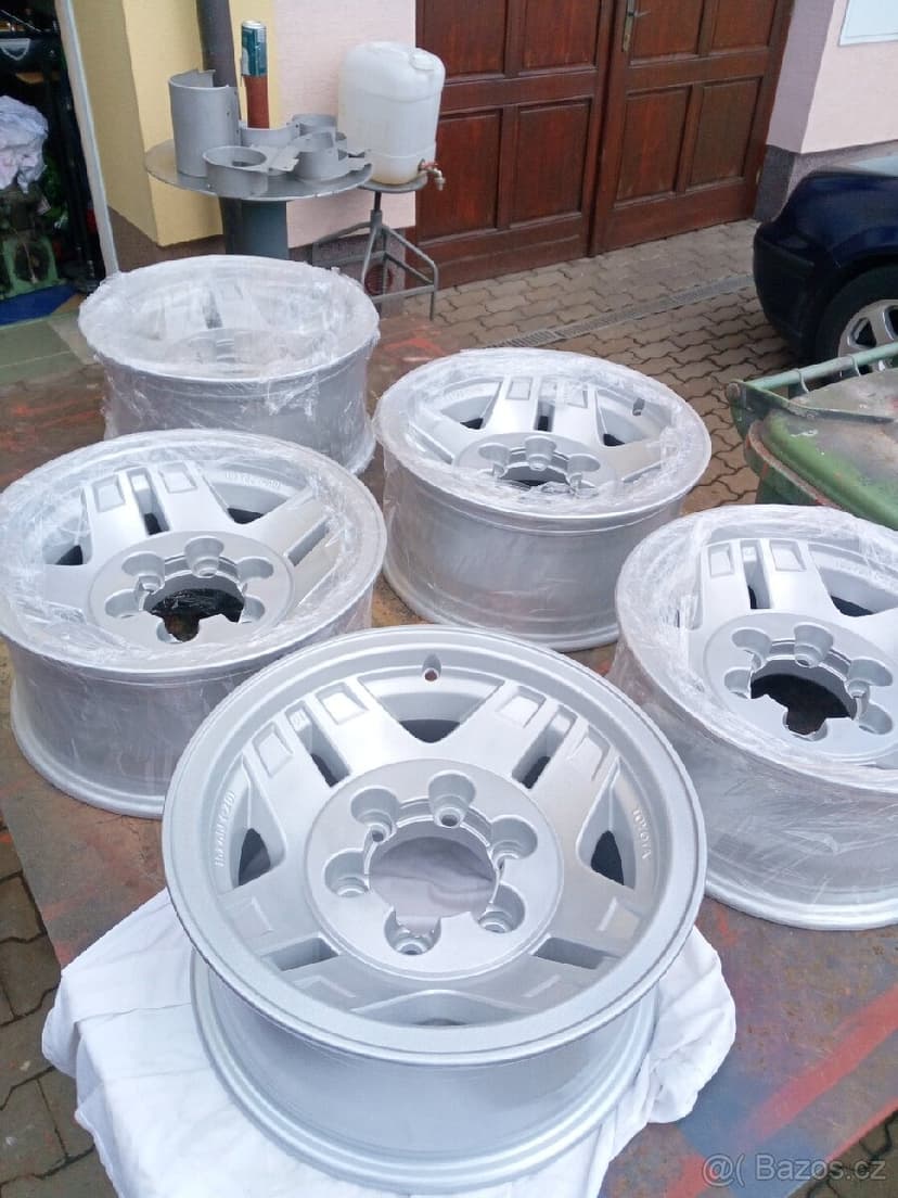 Toyota Land Cruiser.