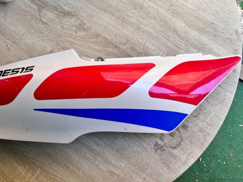 FZR 1000 / 600 boční plast - podsedlový pravý