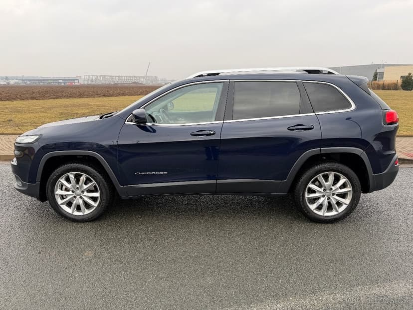 JEEP CHEROKEE 2.0 M-JET //2014 MANUÁL 4x4 XENON NAVI KŮŽE
