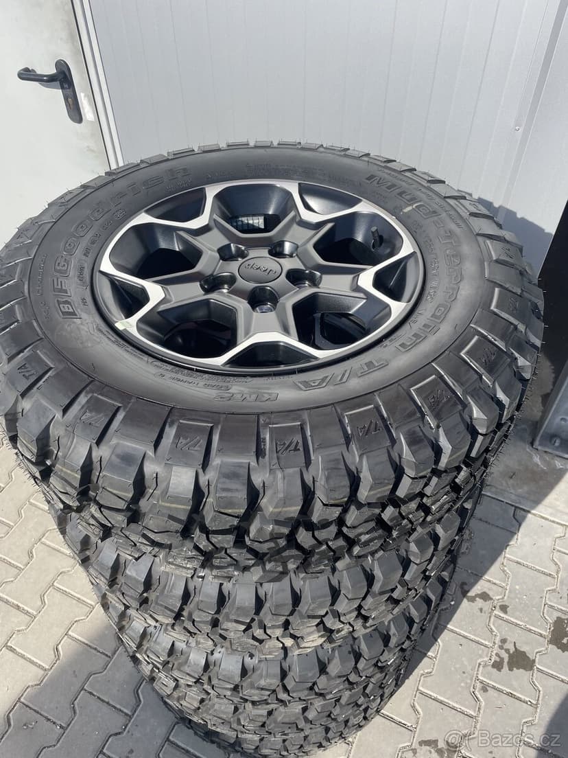 Jeep Wrangler JL JK kola disky s BF Goodrich MUD sada 5kusů