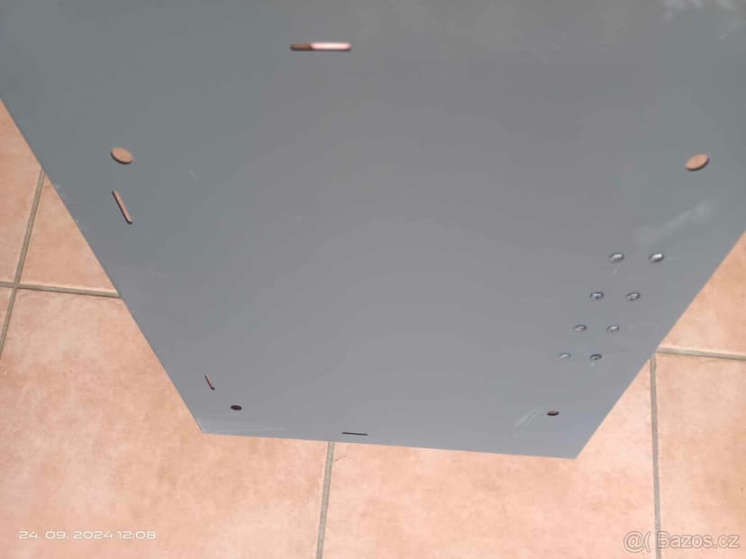 Kryty boxů zadních sedaček. Humvee Hummer H1