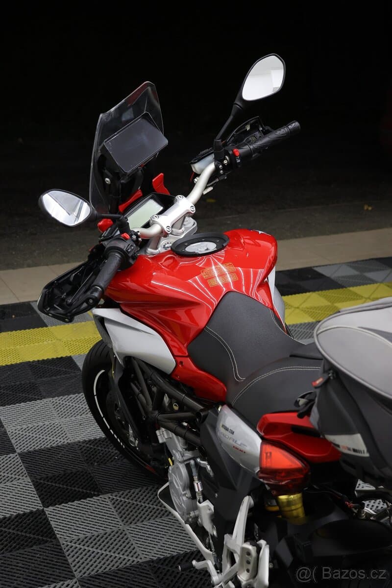 MV Agusta Stradale 800 (2015)