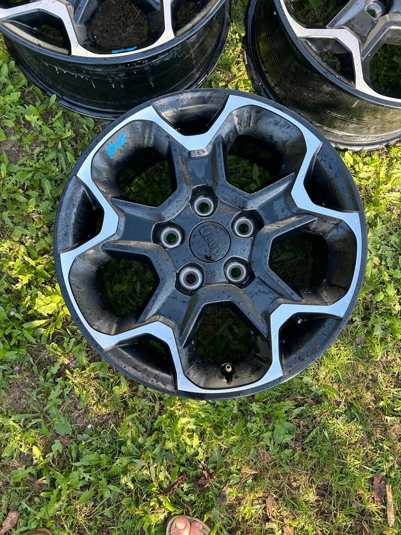 Nové disky alukola kola Jeep Wrangler JL JK Gladiátor r17
