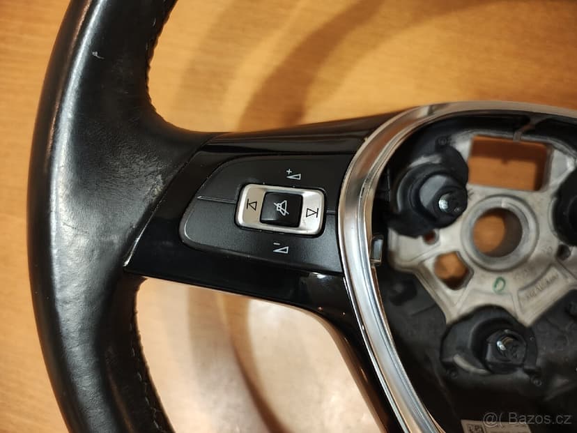 Volant VW s multifunkčními tlačítky 6C0419091E