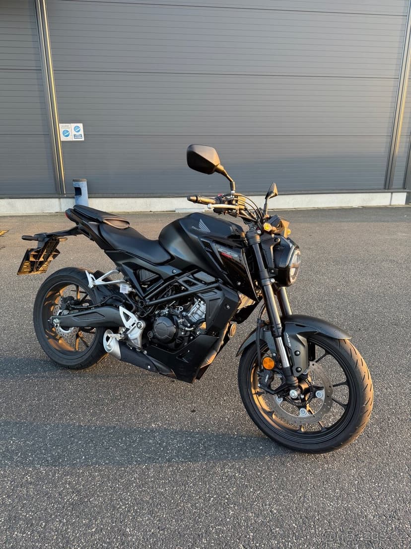 Honda CB125R 2023 – TOP stav, 1. majitel