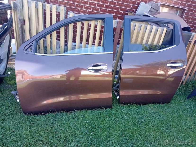 NISSAN NAVARA D23 DVEŘE LEVÉ Z RV 2021 PĚKNÉ