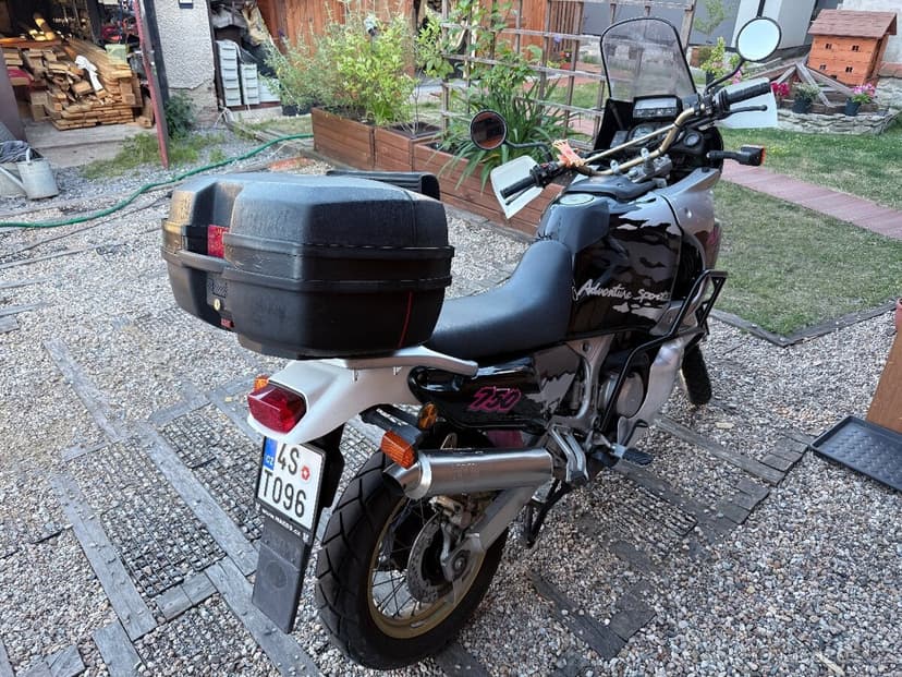 Honda africa twin 750