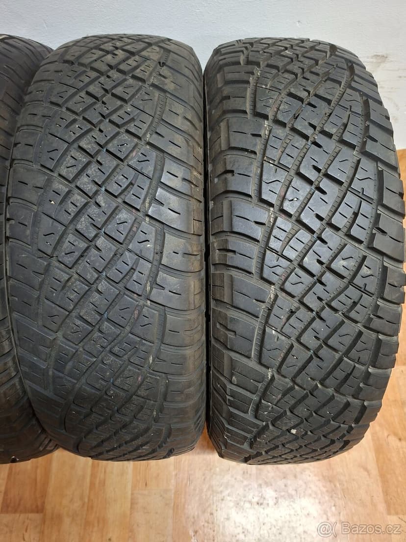 Celoroční pneu 245/70/17 General