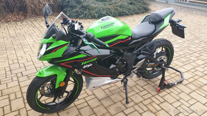 Kawasali ninja 125 r.v. 2022 najeto 8770