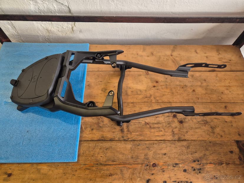 Prodám originální držák kufru YAMAHA a kufr na yamaha MT-07