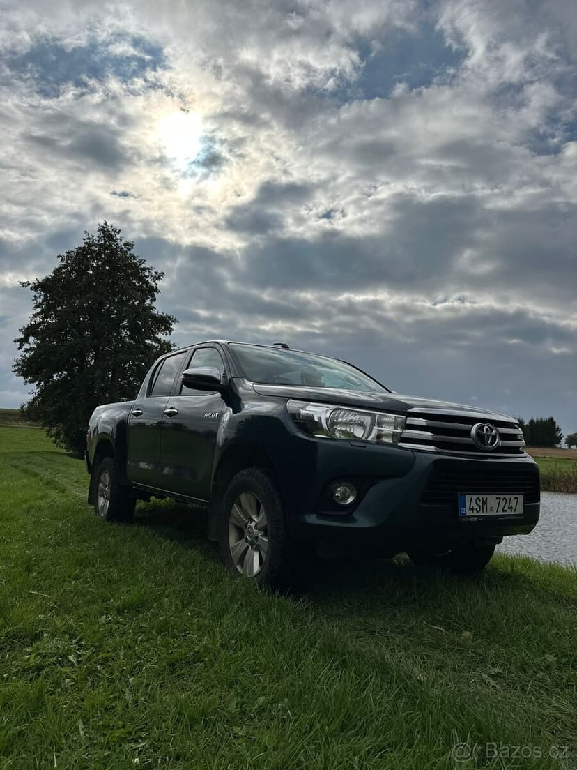 Hilux střední výbava
