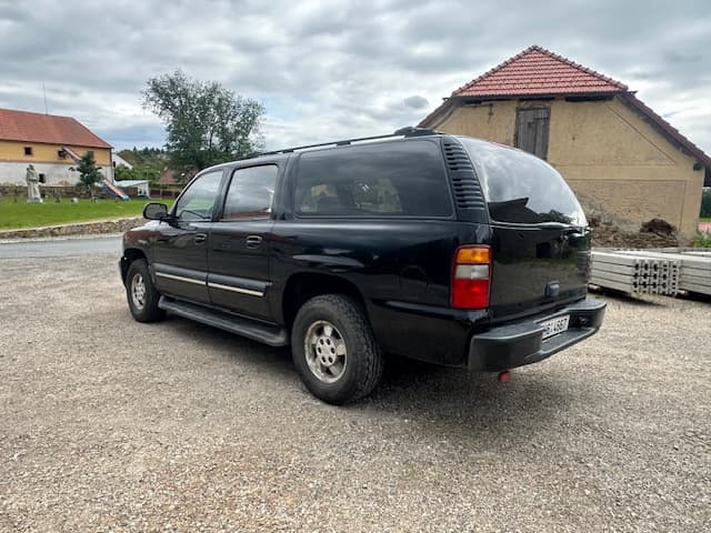 Chevrolet Suburban 5,3i V8 4x4 r.v. 2003 i na splátky všem